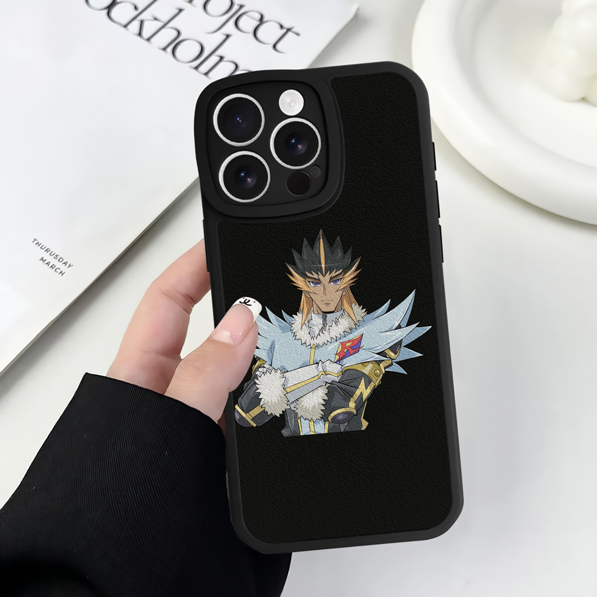 （画像用） 遊☆戯☆王 Yu-Gi-Oh! 【iPhone 16シリーズ対応】シリコンスマホケース（レザー調） 材質：シリコン